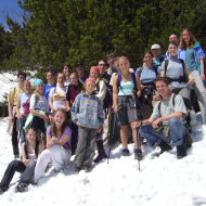Dã ngoại cuối tuần ở Filzmoos (Áo) vào mùa xuân: Các bạn trẻ cũng gặp nhau vào ngày cuối tuần này ở chân đỉnh Bischofsmütze và cùng nhau đi bộ dã ngoại. 