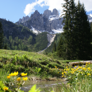 Bischofsmütze w Filzmoos w Austrii: Ta góra i jej otoczenie jest czymś szczególnie cennym, zwłaszcza gdy można z osobami o podobnych przekonaniach wspólnie poznawać fantastyczny krajobraz górski i nabierać  nowych sił do życia