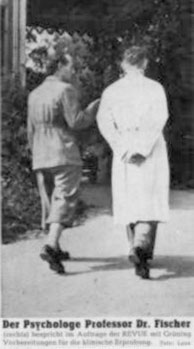 Legenda: Psiholog dr. Fischer (desno) razgovara s Gröningom o pripremama za kliničko ispitivanje po nalogu časopisa „Revue“.