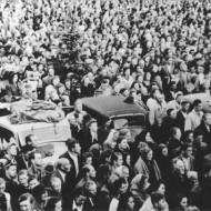 Upp till 30.000 människor på Traberhof vid Rosenheim i närheten av München i september 1949. Här skedde stora mass- och fjärrbotanden.
