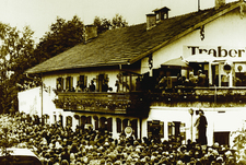 Traberhof-bei-Rosenheim-1949 taeglich-bis-zu-30000-Menschen